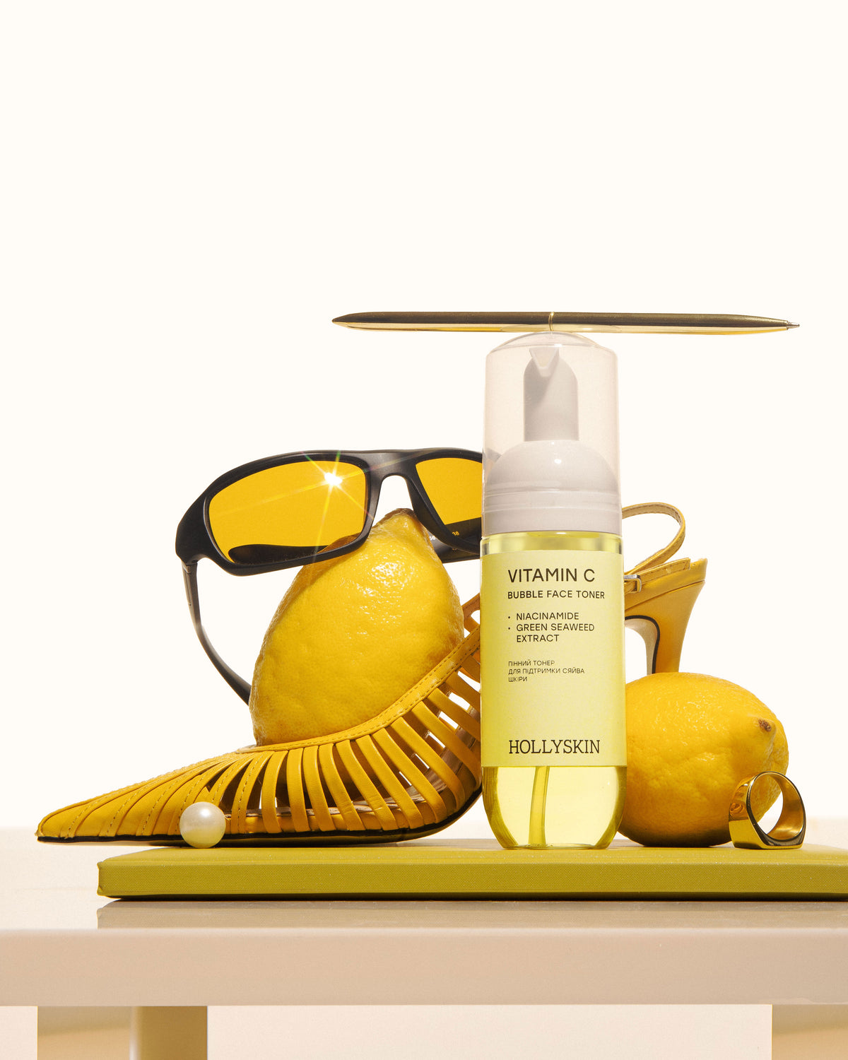 HOLLYSKIN Vitamin C — пінний тонер для сяйва шкіри, 150 мл